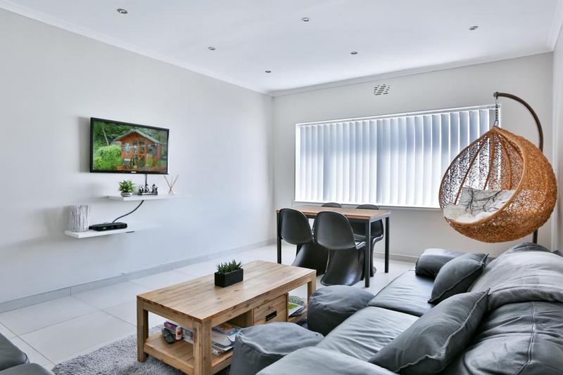 To Let 2 Bedroom Property for Rent in Sea Point Western Cape